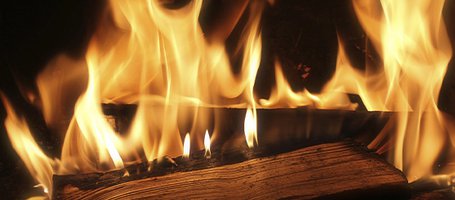 Fireplaces: how to select and arrange firewood